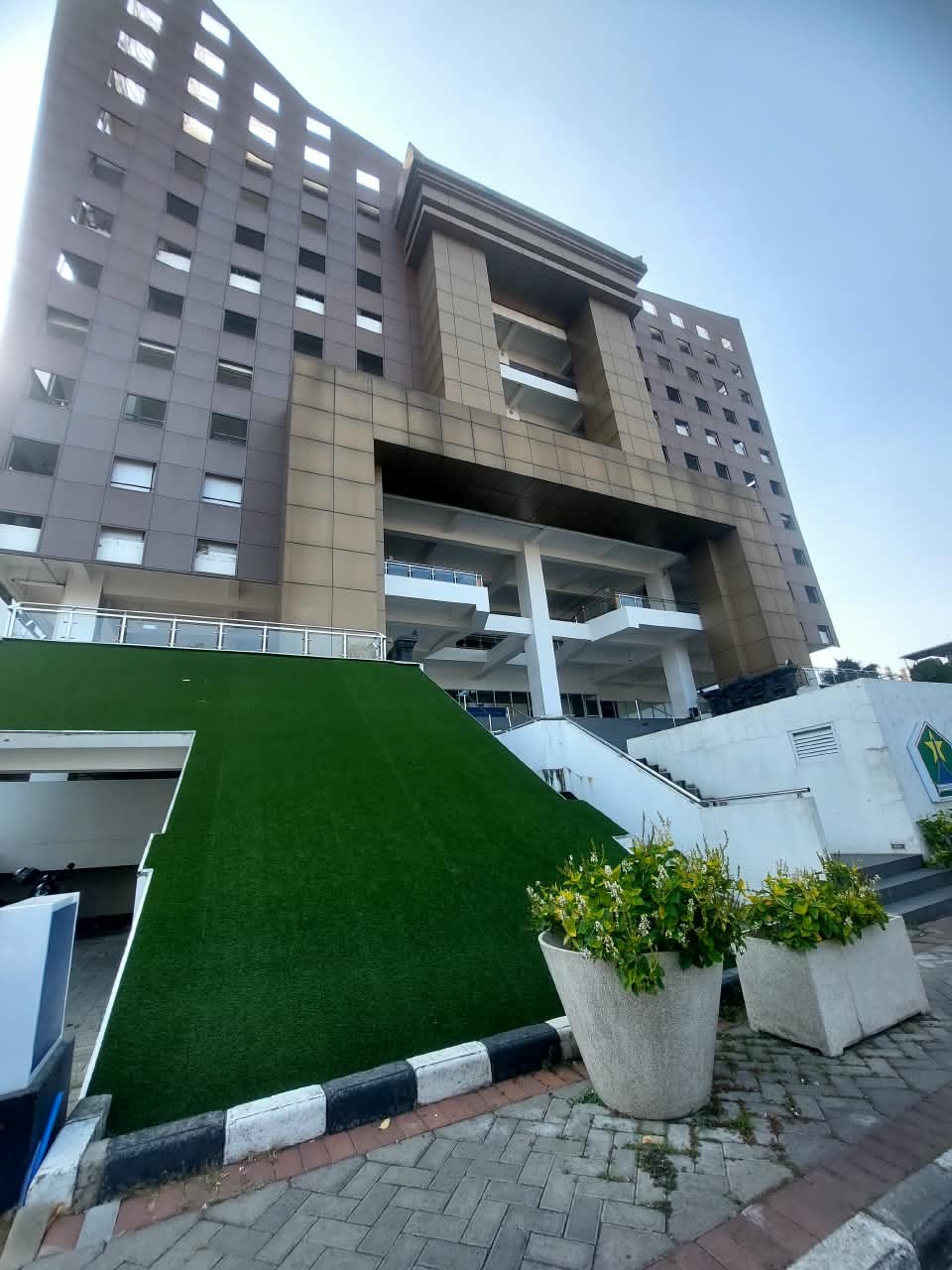 Kantor Pusat LEXATA